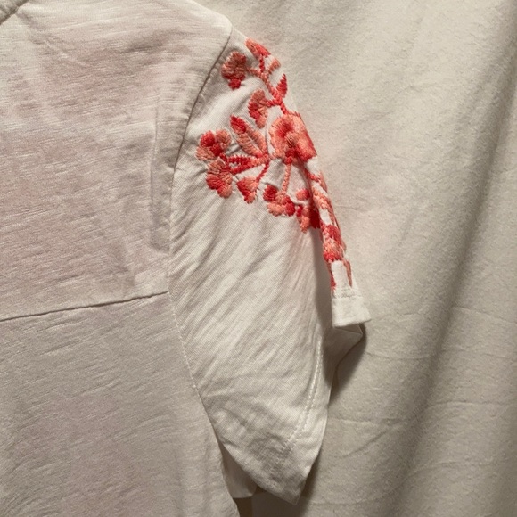 Tops - Picture 3 of 9